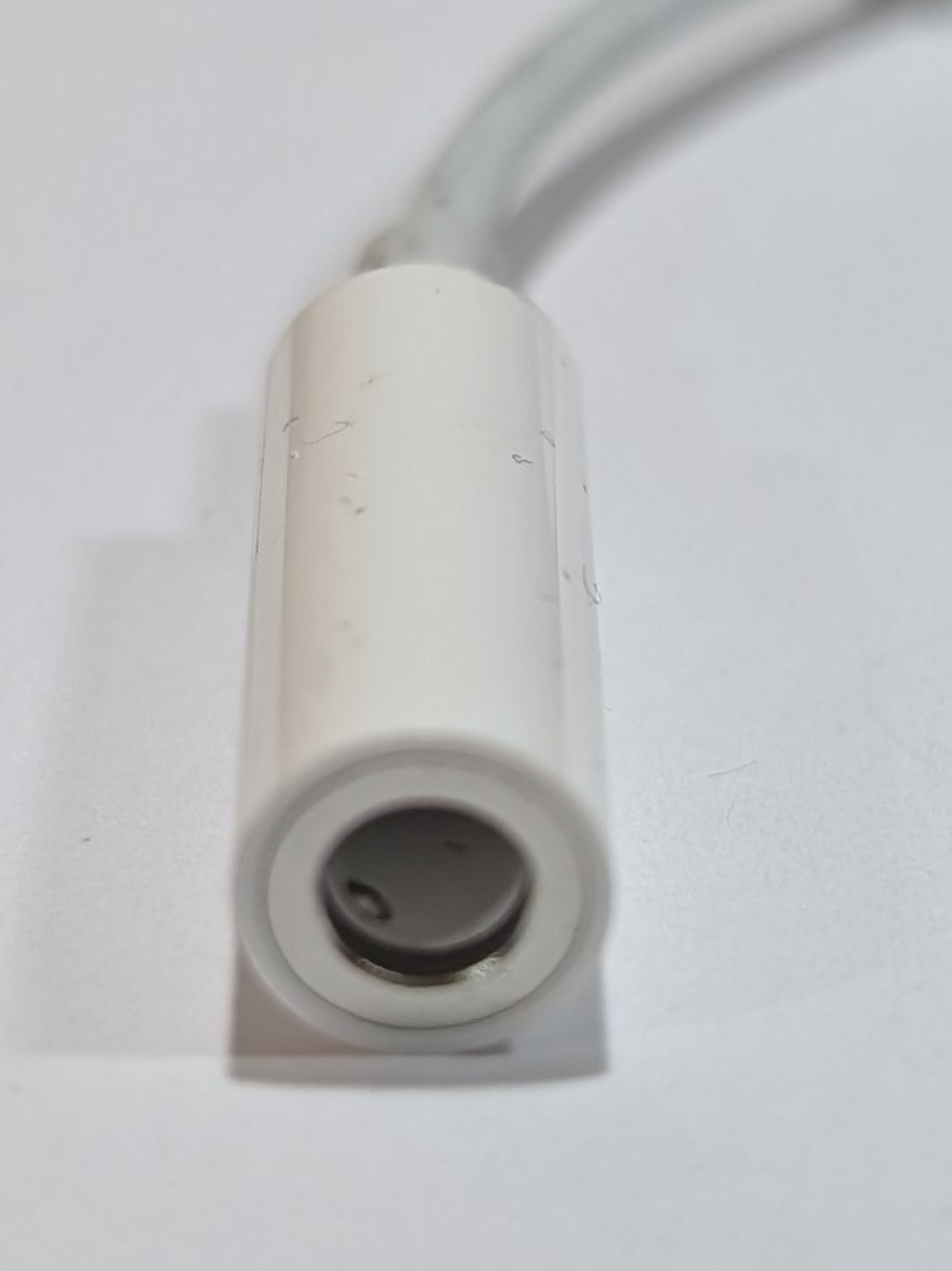 Apple White Lightning to 3.5mm Headphone Adapter - Picture 2 of 4
